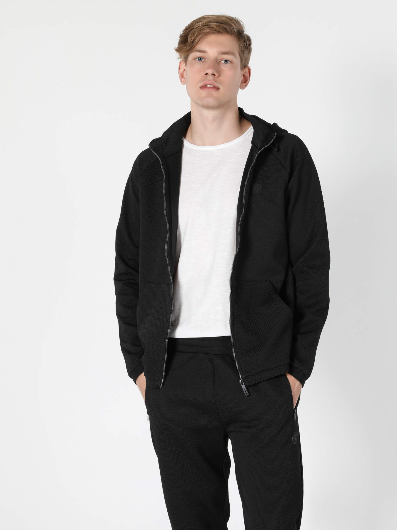 Кофти та светри Colin’s модель CL1055967_Q1.V1_BLK Фото