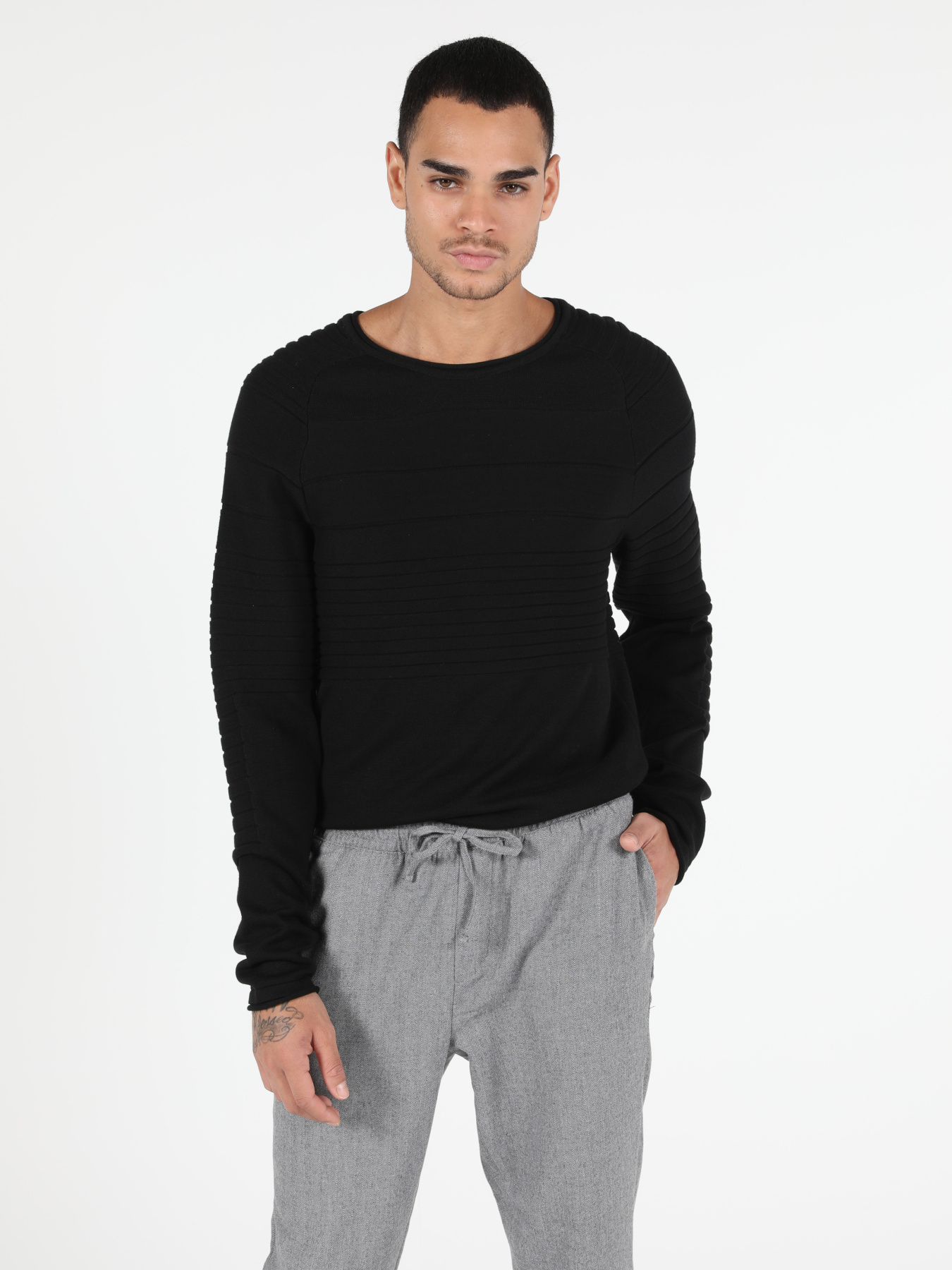 Худи и свитшоты Colin’s модель CL1050729_Q1.V1_BLK Фото