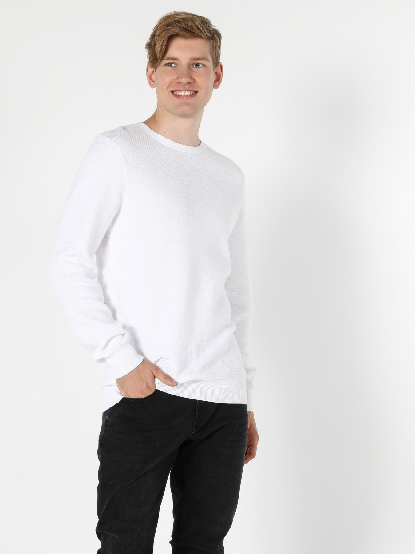 Худи и свитшоты Colin’s модель CL1056030_Q1.V1_WHT Фото