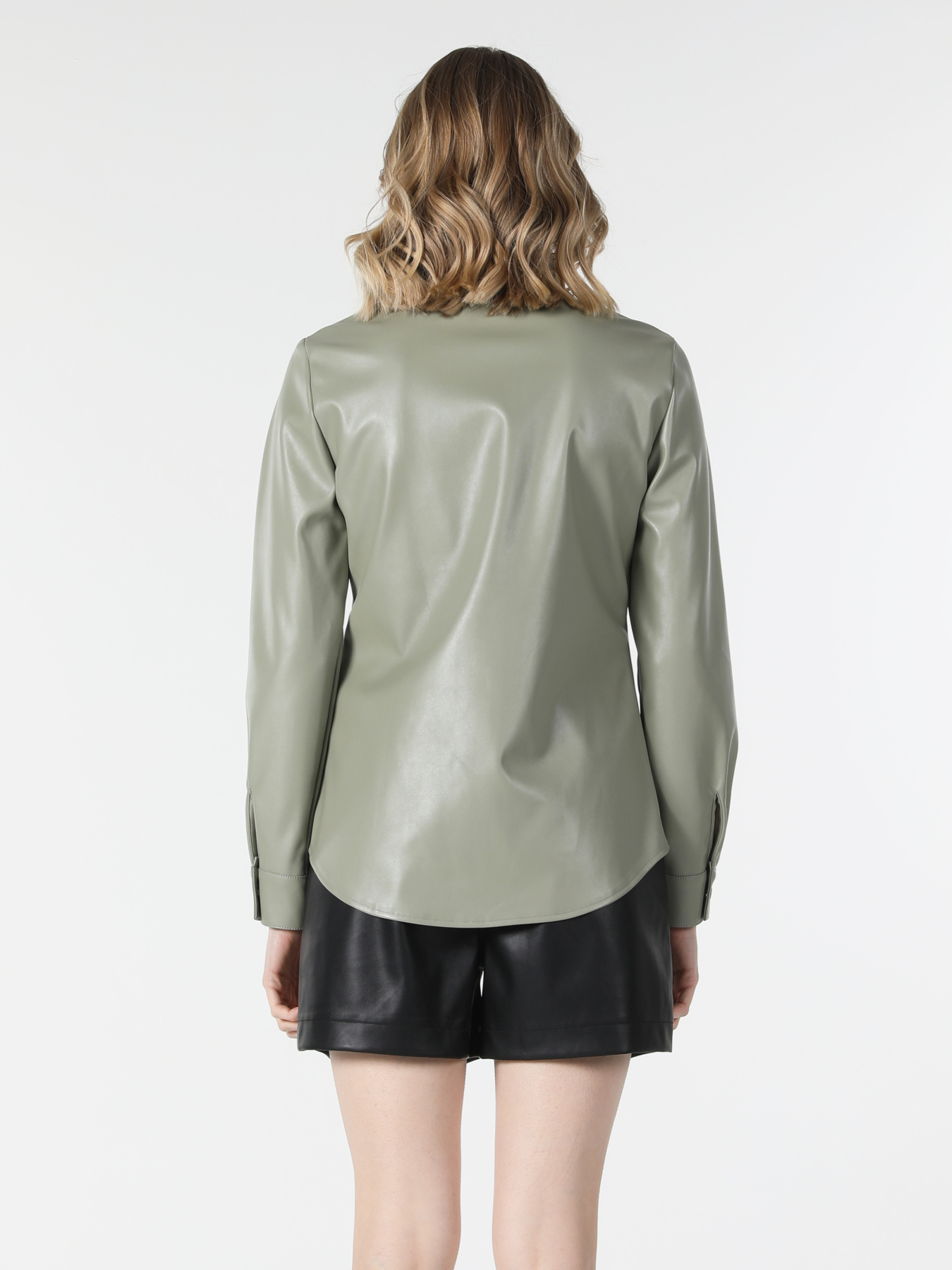 Сорочки Colin’s модель CL1057297_Q1.V1_OLV Фото