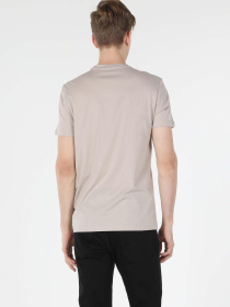 Футболки и поло Colin’s модель CL1058558_Q1.V1_BEI Фото