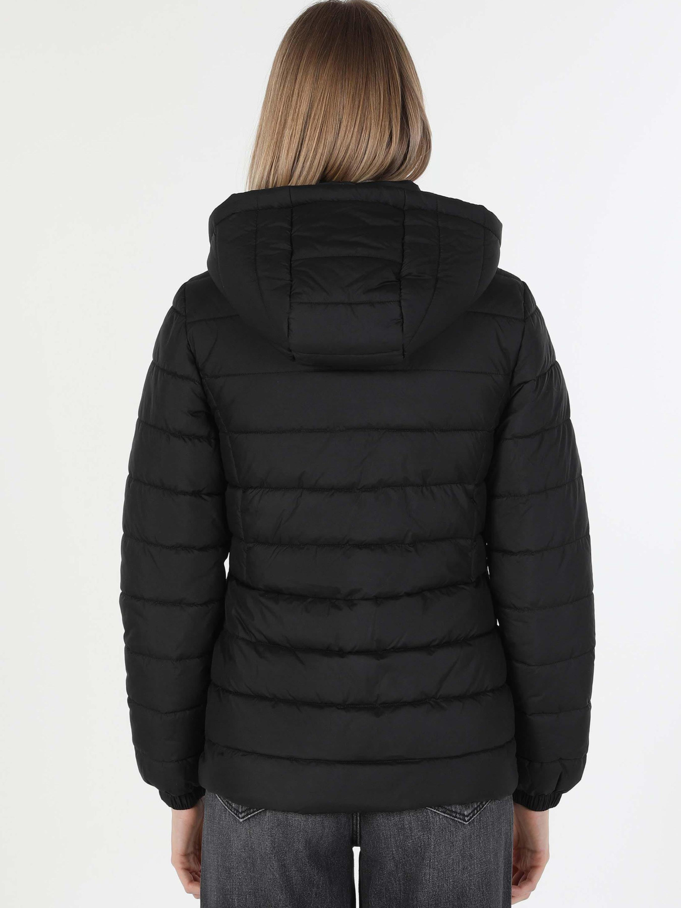 Куртки и дубленки Colin’s модель CL1060247_Q1.V1_BLK Фото