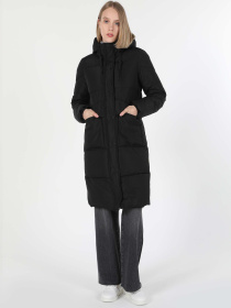 Куртки и дубленки Colin’s модель CL1060243_Q1.V1_BLK Куртки и дубленки Colin’s модель CL1060243_Q1.V1_BLK Фото