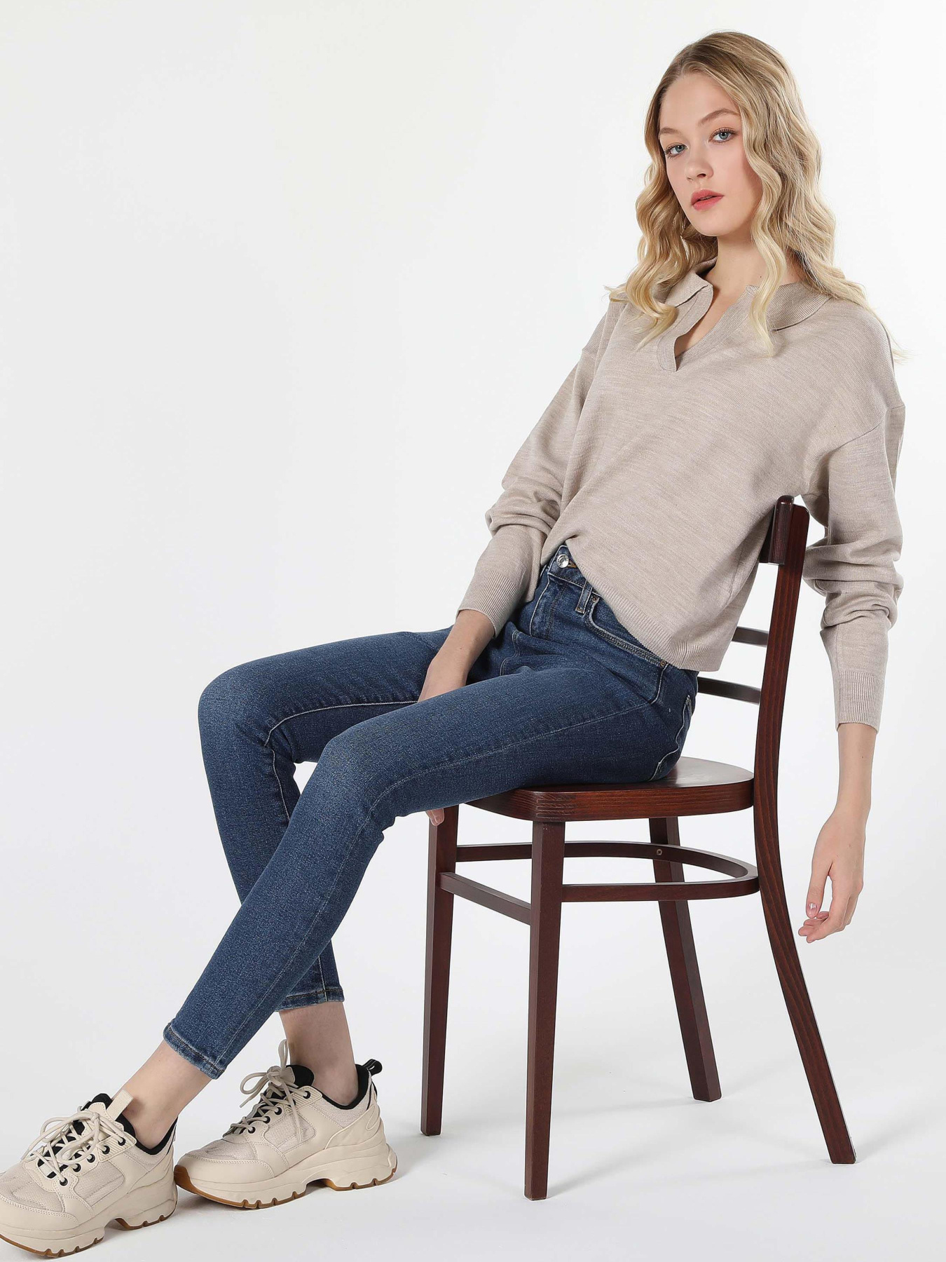 Худи и свитшоты Colin’s модель CL1060687_Q1.V1_BEI Фото