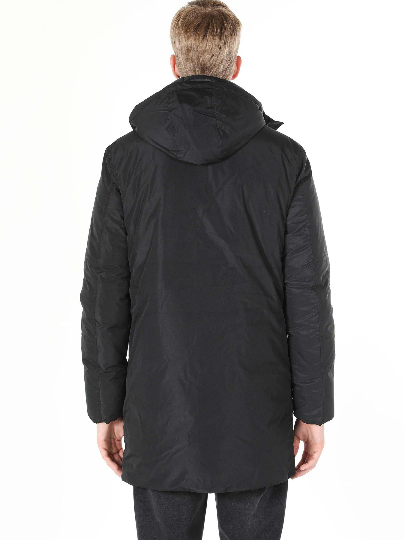 Куртки и дубленки Colin’s модель CL1060979_Q1.V1_BLK Фото