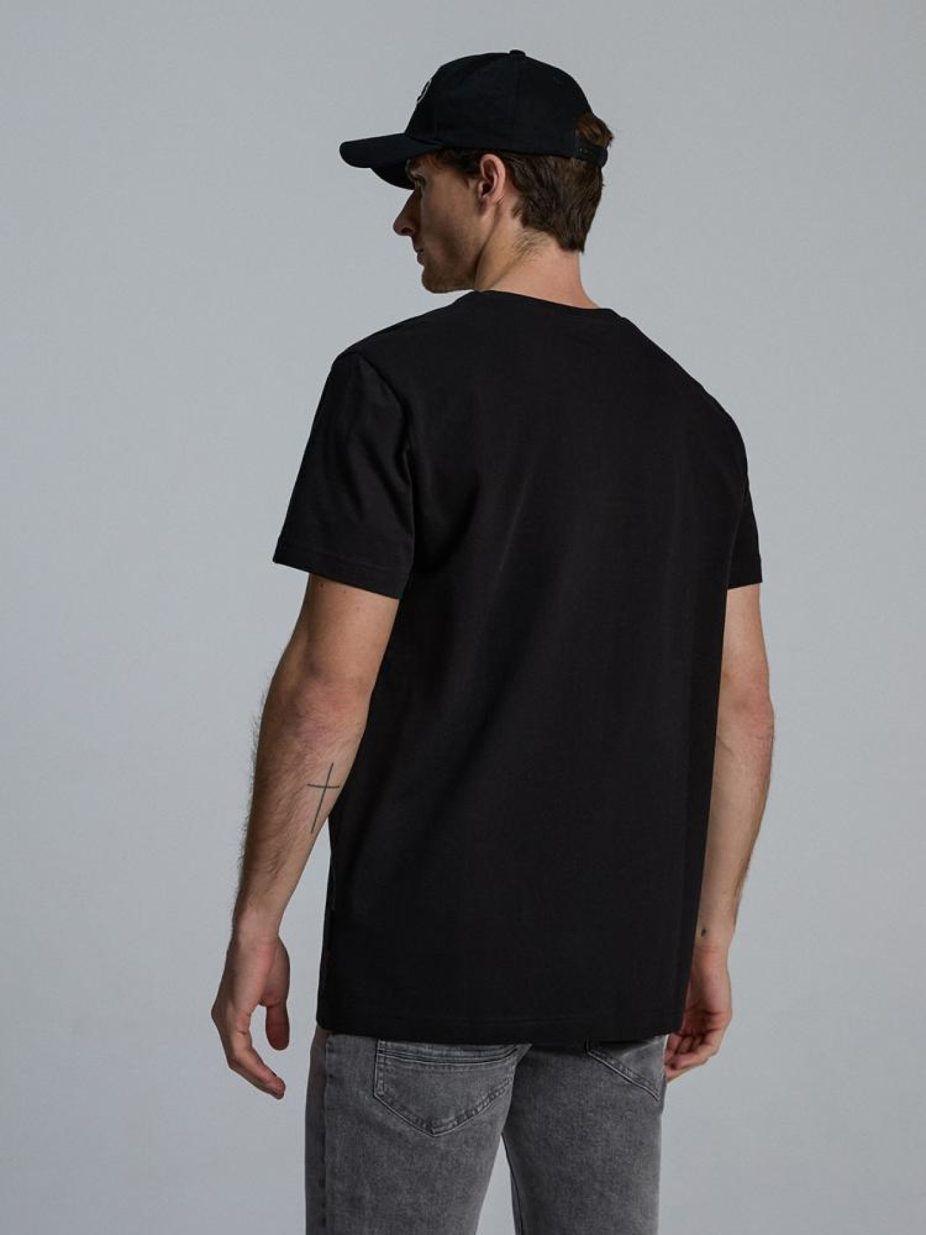 Футболка DIVERSE Basete 1 модель 10046183 Фото