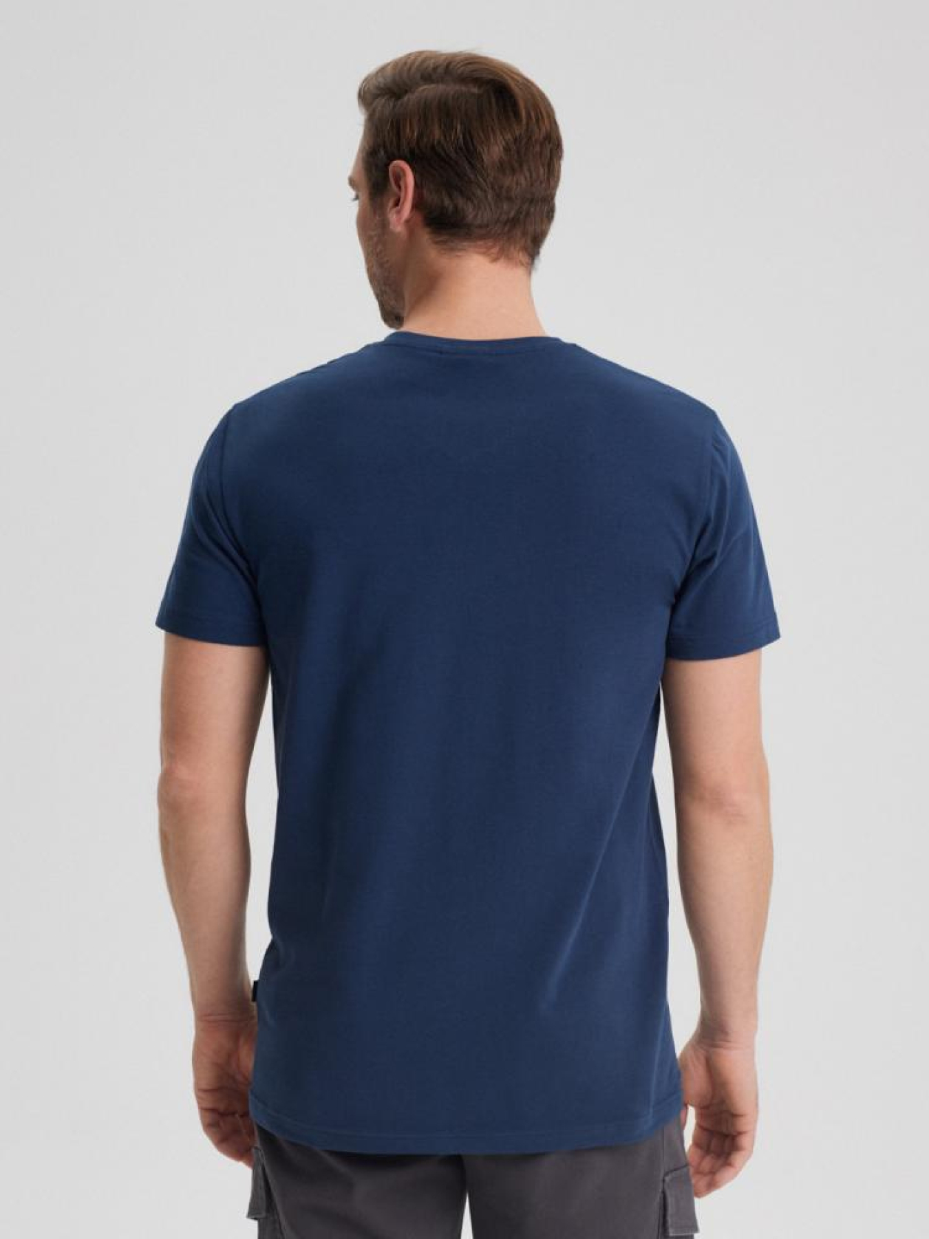 Футболка DIVERSE V Neck модель 10043940 Фото