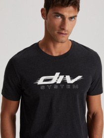 Футболка DIVERSE Sol Util 2 модель 10041900 Футболка DIVERSE Sol Util 2 модель 10041900 Фото