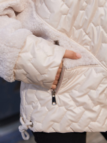 Куртки MilaNova модель Куртка К-357 молоко Фото