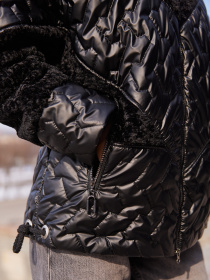 Куртки та дублянки MilaNova модель Куртка К-357 черный Куртки та дублянки MilaNova модель Куртка К-357 черный Фото