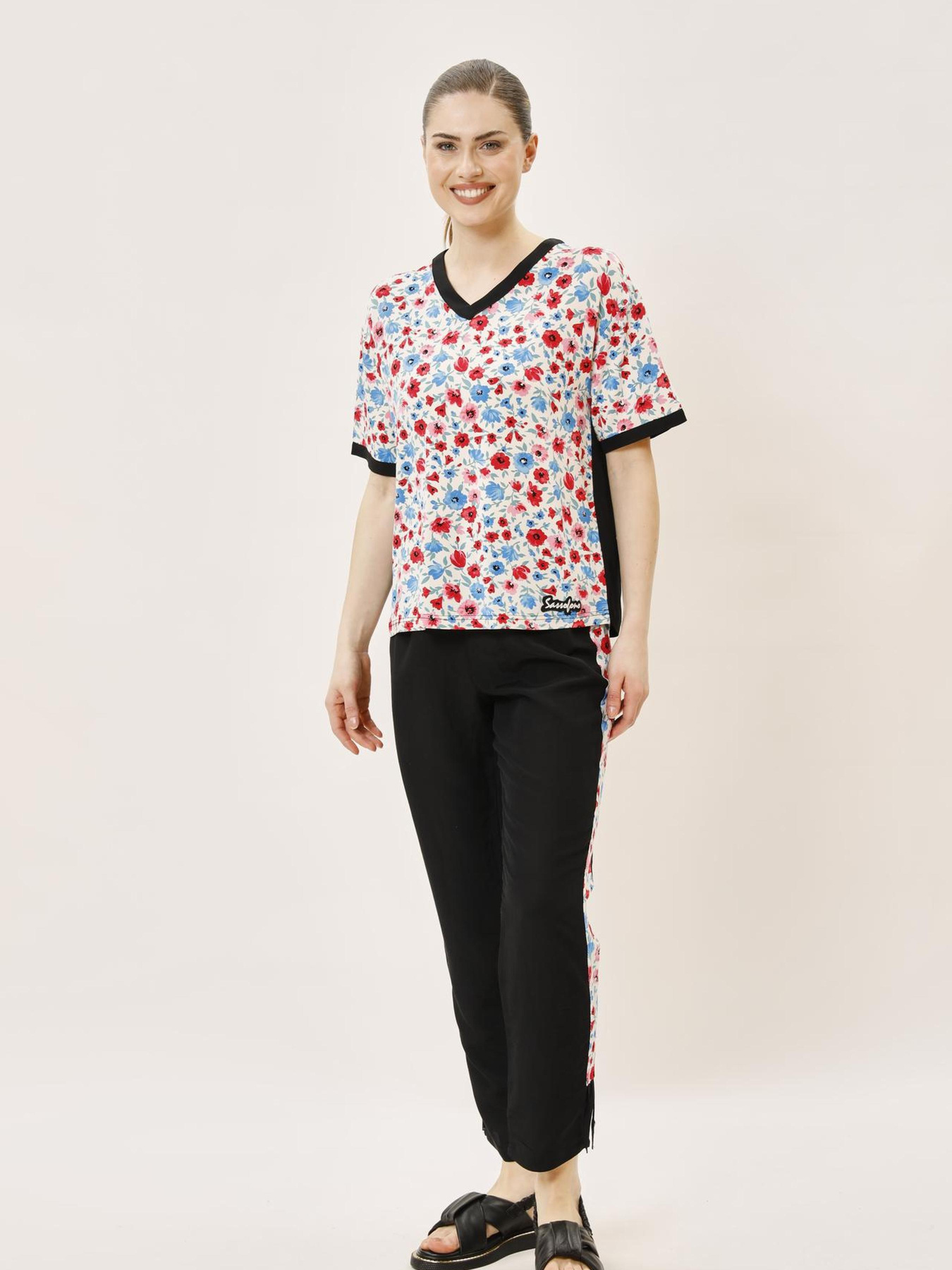 Футболка Sassofono модель A242-SF-317111_черный_белый Фото