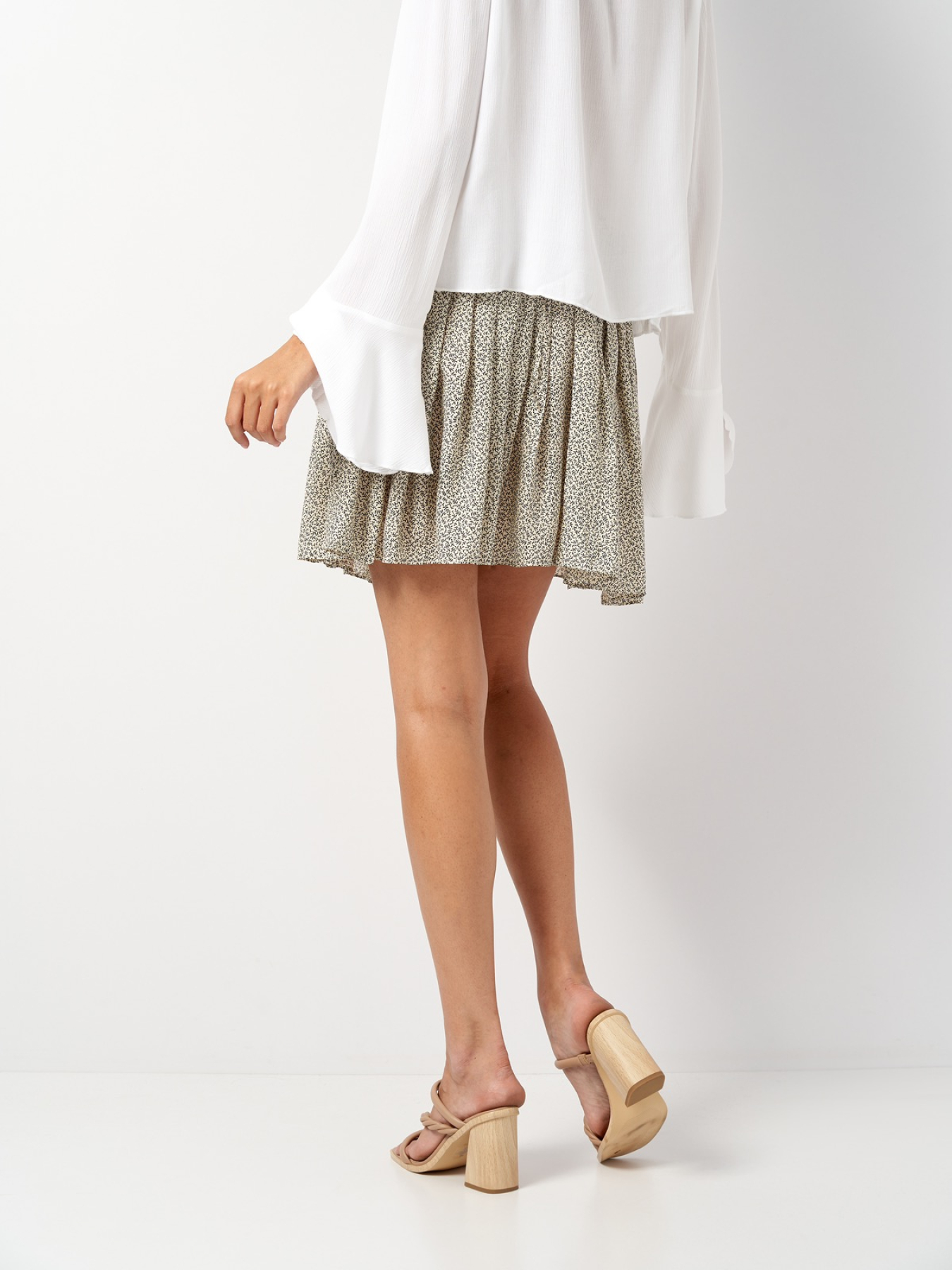 Юбка мини H&M модель 2001108ral_Бело-черный Юбка мини H&M модель 2001108ral_Бело-черный Фото