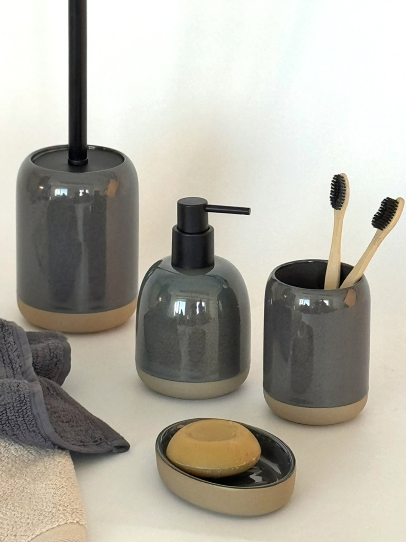 Подставка для зубных щеток "Delhi" серая MBM HOME модель BA-50 GRAY Фото