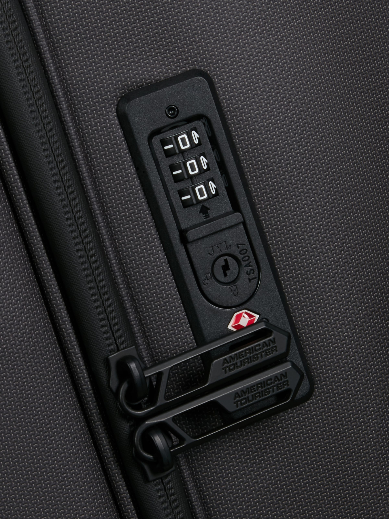 Чемодан American Tourister модель MD119210 Фото