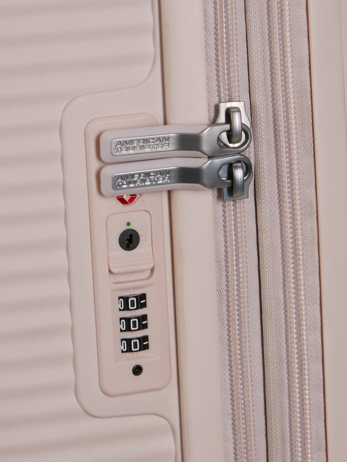 Валіза American Tourister модель 32G03003 Фото