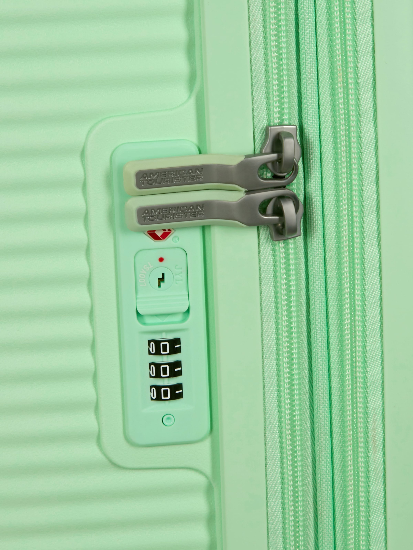 Чемодан American Tourister модель 32G64003 Фото