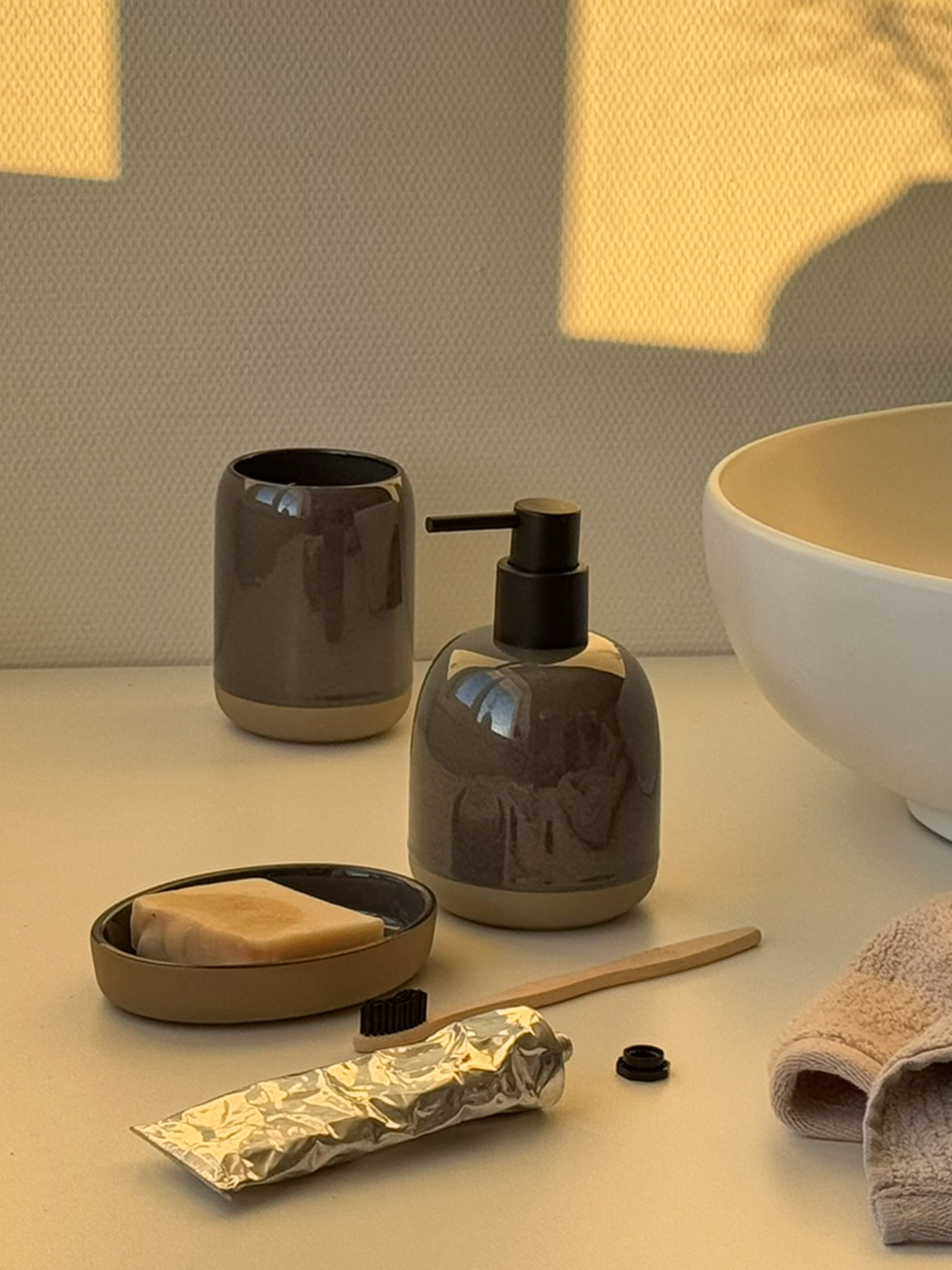 Набор аксессуаров для ванной комнаты серый Delhi MBM MY HOME модель MVM-MH-46 GRAY Фото