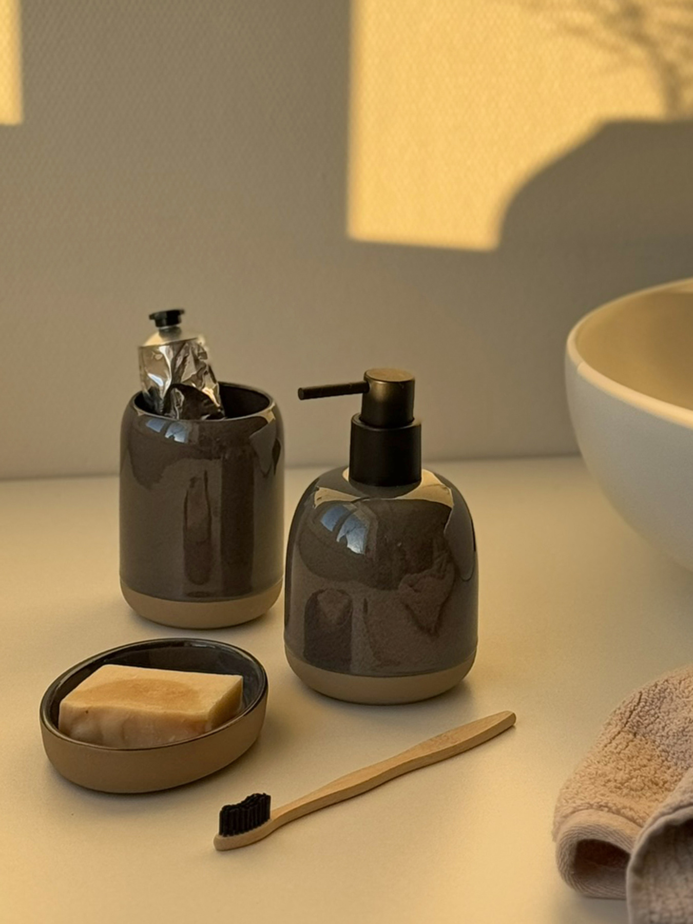 Набір аксесуарів для ванної кімнати сірий Delhi MBM HOME модель MVM-MH-46 GRAY Фото