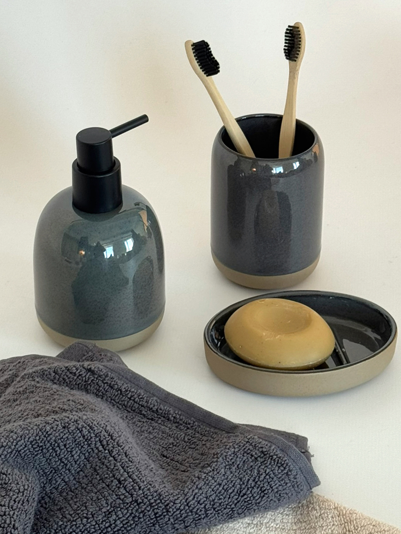 Набір аксесуарів для ванної кімнати сірий Delhi MBM HOME модель MVM-MH-46 GRAY Фото