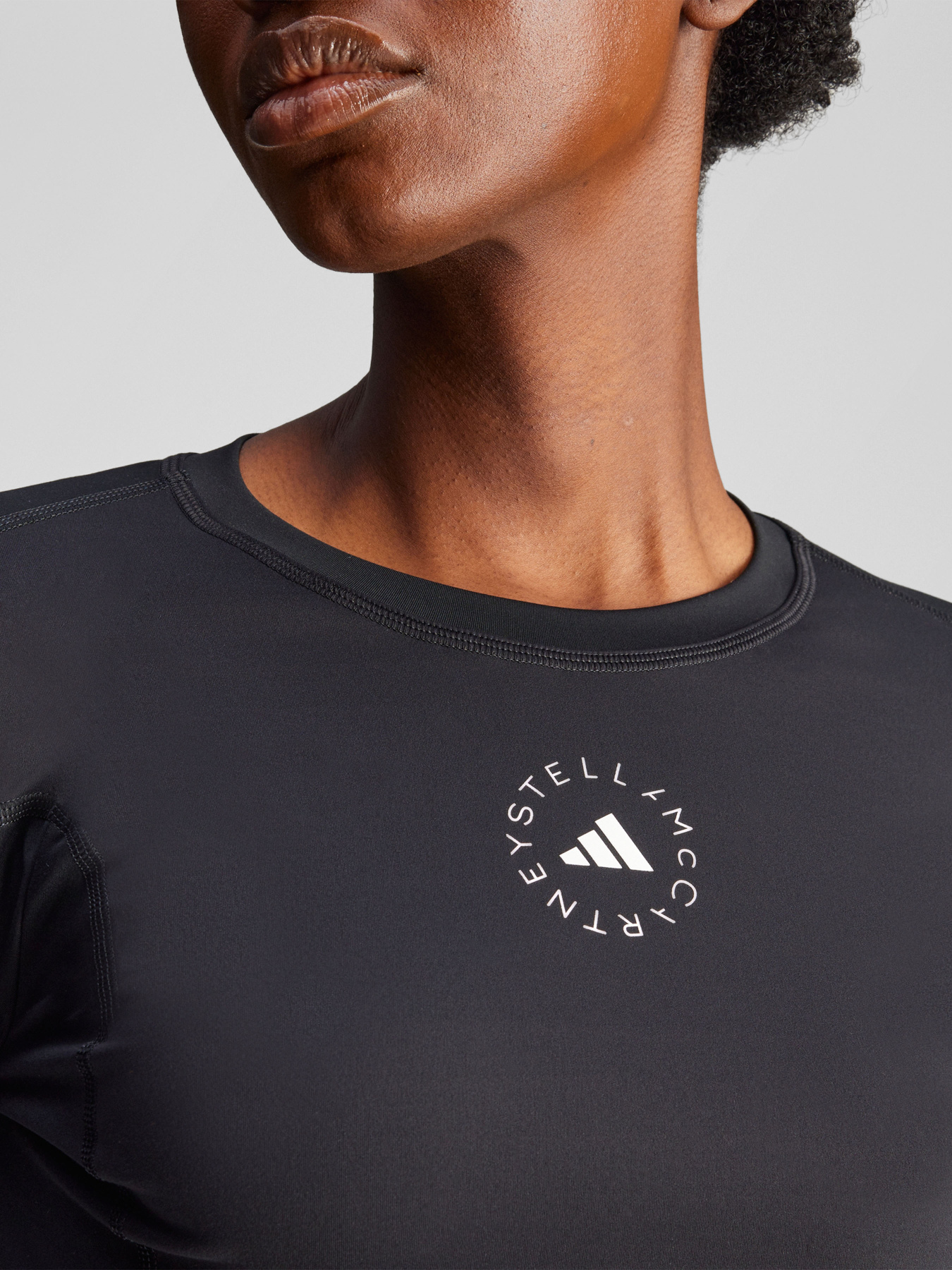 Кофта спортивна Adidas модель IW3859 Фото