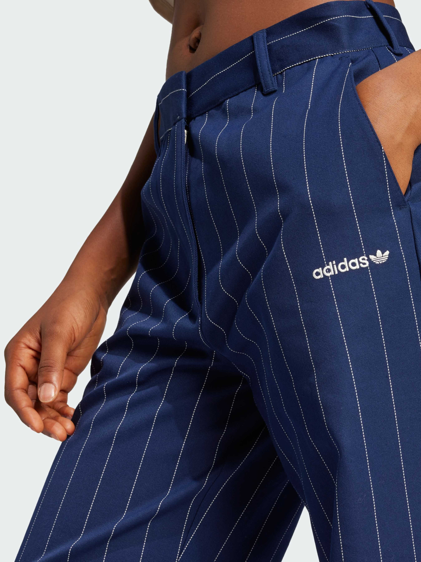 Повсякденні штани Adidas модель JJ3482 Повсякденні штани Adidas модель JJ3482 Фото