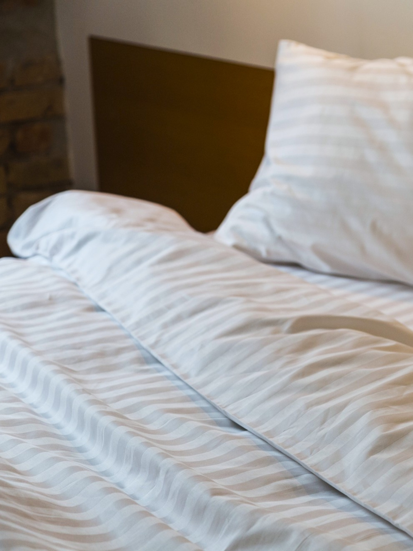 Комплект постельного белья из Страйп-сатина белого цвета с широкой полоской Ecotton модель 02054 Фото