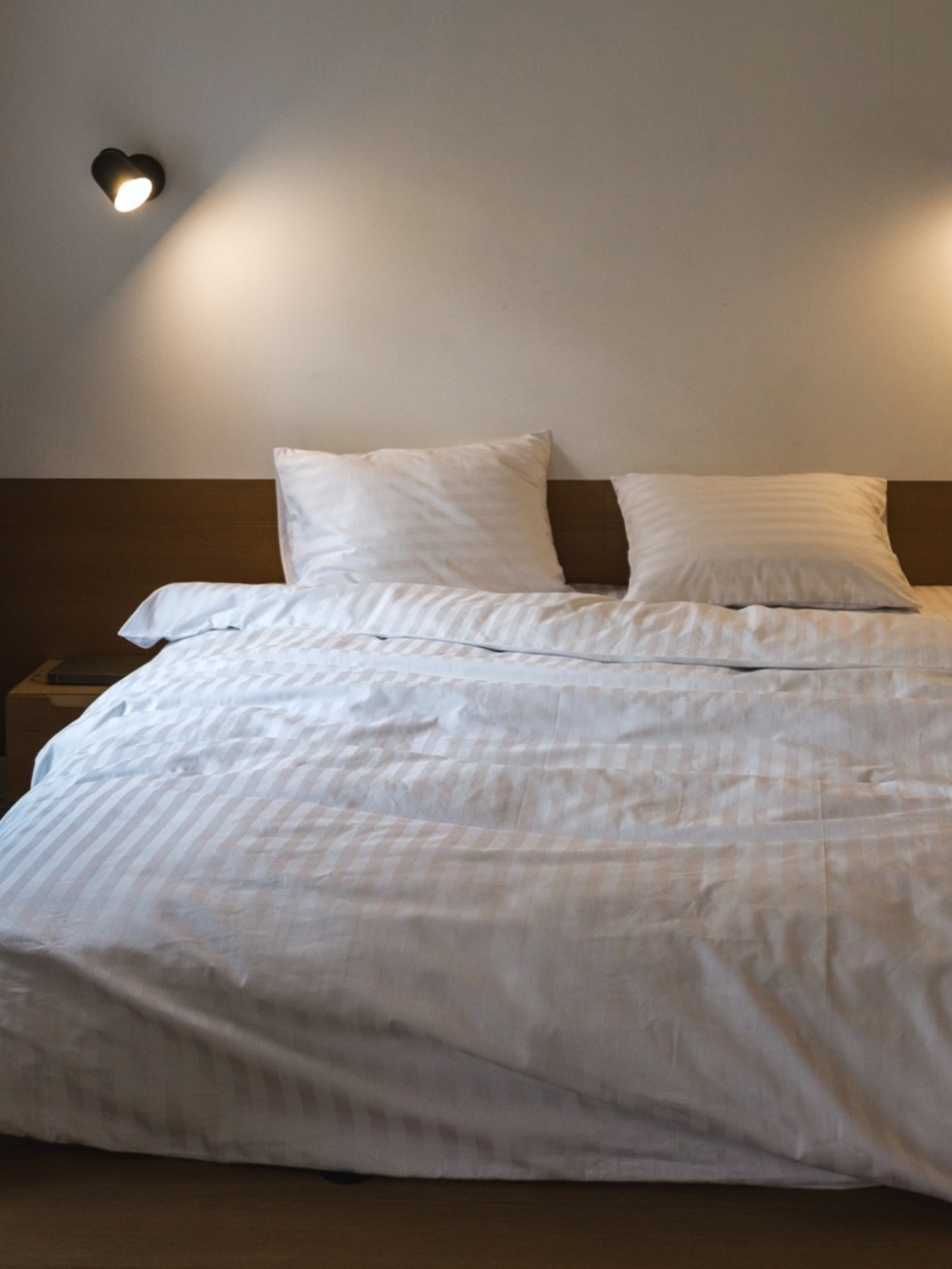 Комплект постільної білизни зі Страйп-сатину білого кольору з широкою полоскою Ecotton модель 02054 Комплект постільної білизни зі Страйп-сатину білого кольору з широкою полоскою Ecotton модель 02054 Фото