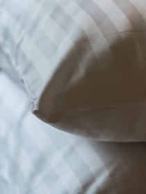 Комплект постільної білизни зі Страйп-сатину білого кольору з широкою полоскою Ecotton модель 02054 Комплект постільної білизни зі Страйп-сатину білого кольору з широкою полоскою Ecotton модель 02054 Фото