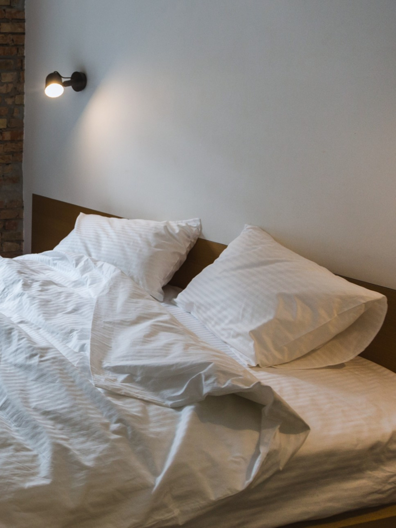 Комплект постільної білизни зі Страйп-сатину білого кольору з вузькою полоскою Ecotton модель 25143 Фото