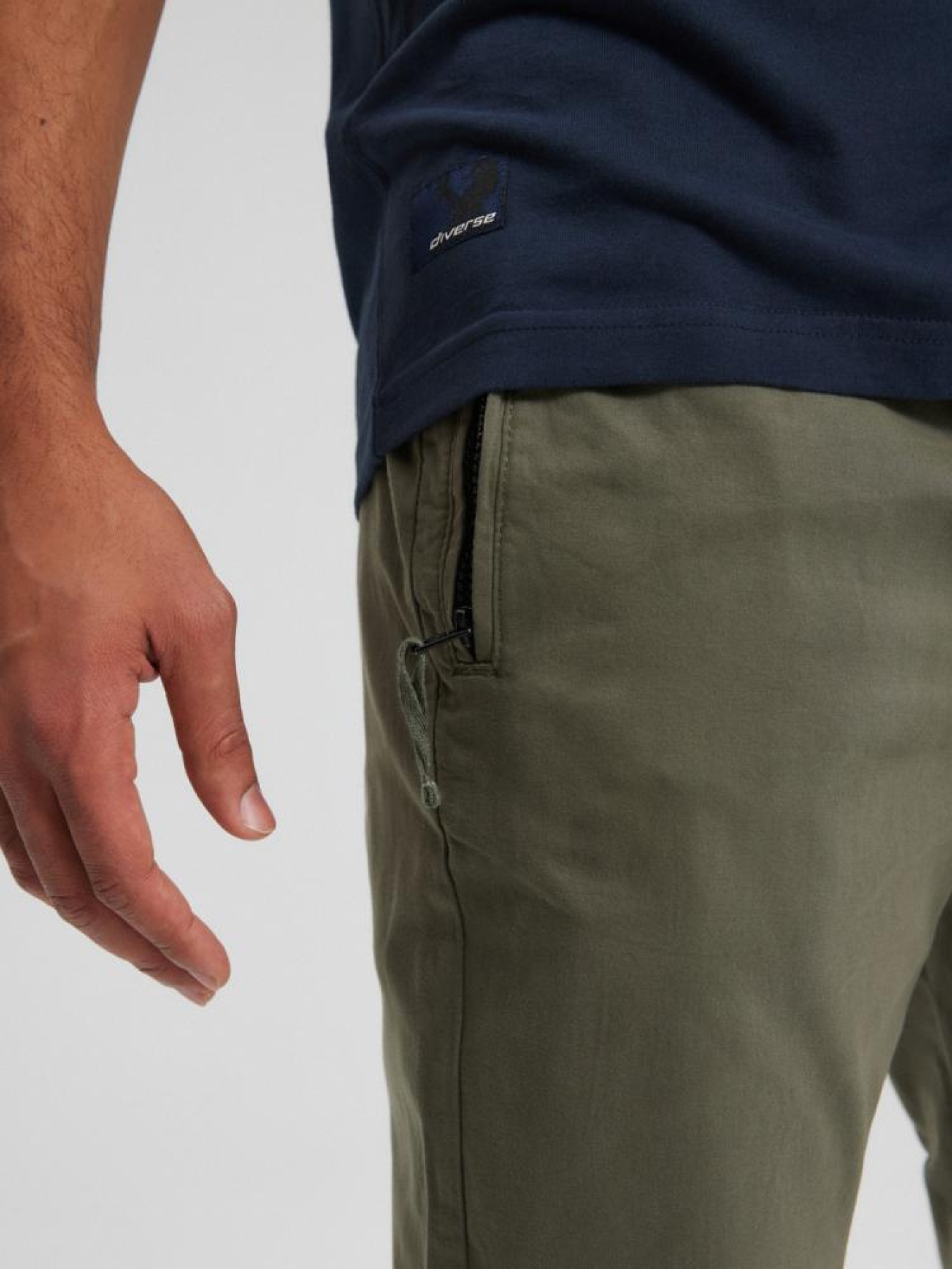 Джогери DIVERSE Jogs Zip модель 10043633 Фото