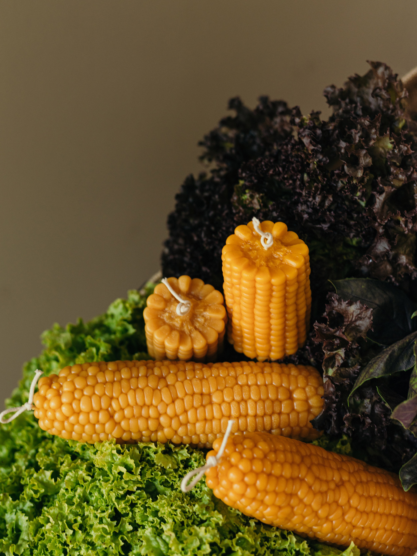 Ароматическая свеча "Кукуруза XL", аромат - Миндальный макарун, из натурального пчелиного воска Candle Design модель 190.3006/3007 Фото