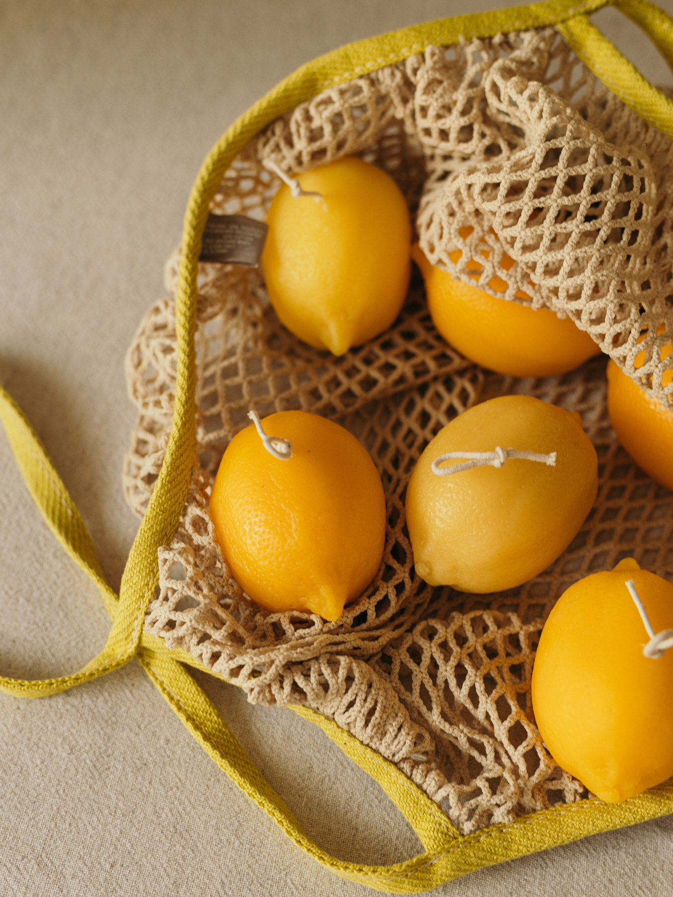 Ароматична свічка "Лимон", аромат - Лемонграсс та лайм, з натурального бджолиного воску Candle Design модель 190.3009 Ароматична свічка "Лимон", аромат - Лемонграсс та лайм, з натурального бджолиного воску Candle Design модель 190.3009 Фото