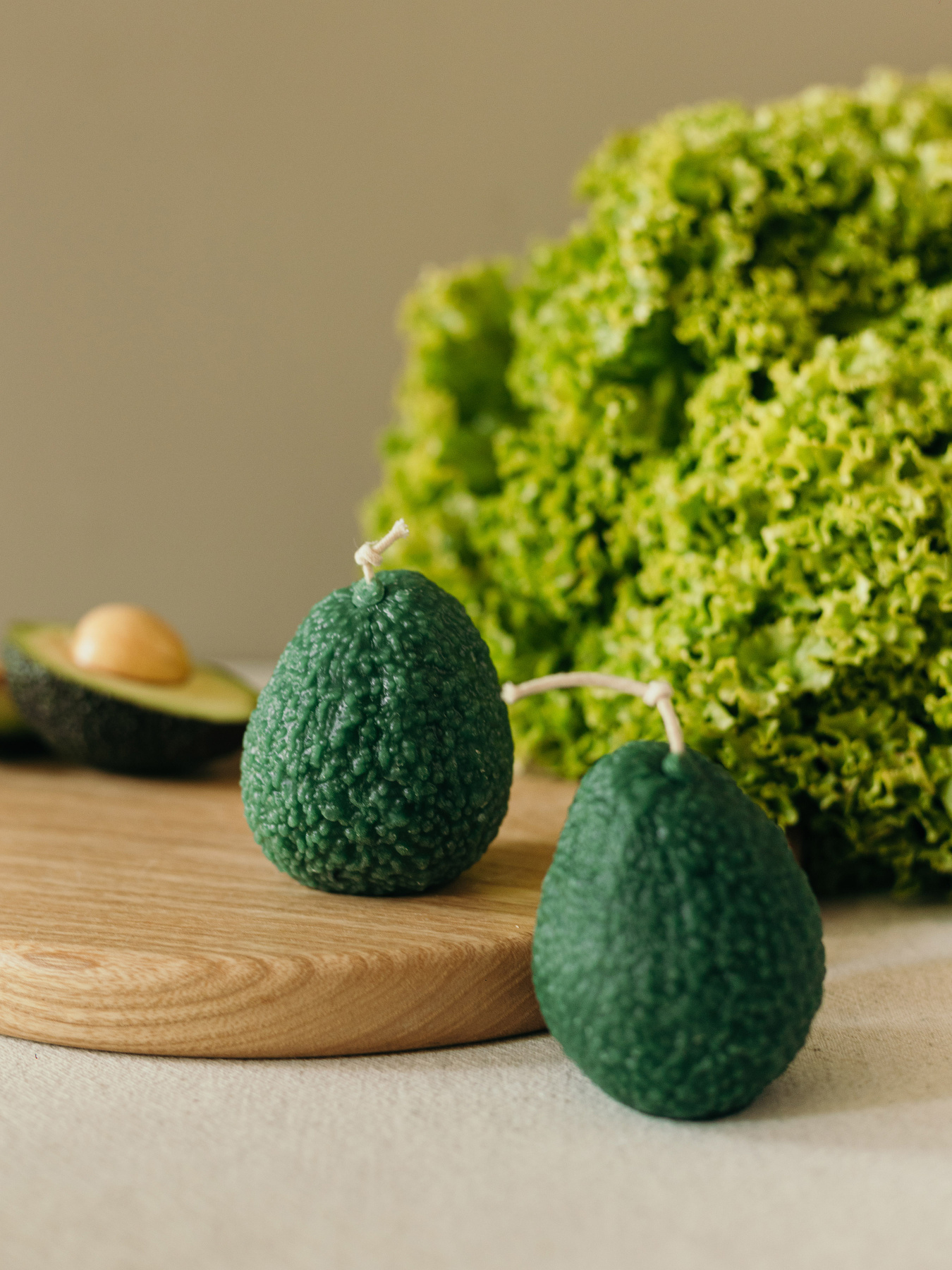 Ароматическая свеча "Авокадо", аромат - Туман и папоротник, из натурального пчелиного воска Candle Design модель 190.3005 Фото