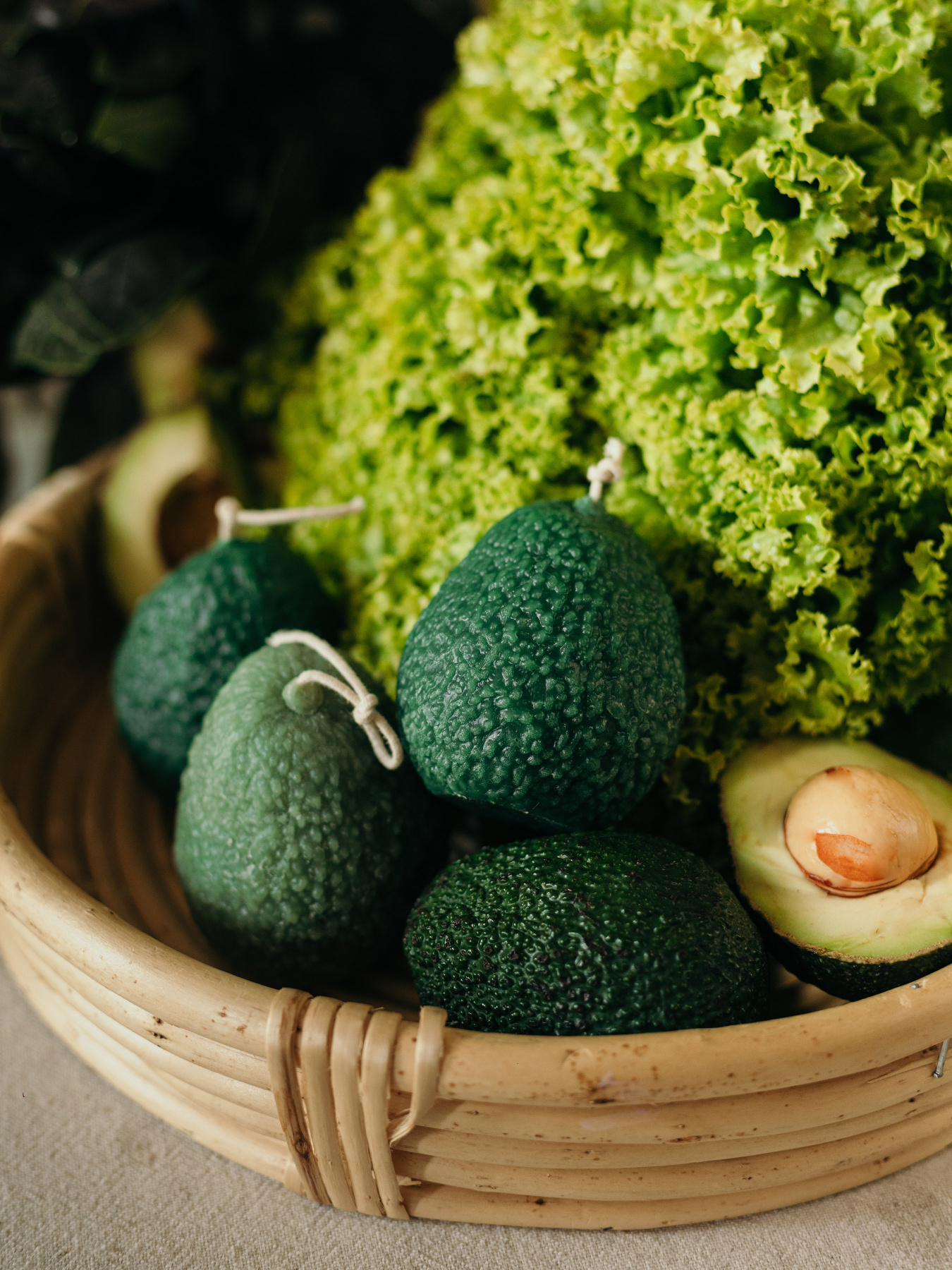 Ароматическая свеча "Авокадо", аромат - Туман и папоротник, из натурального пчелиного воска Candle Design модель 190.3005 Фото