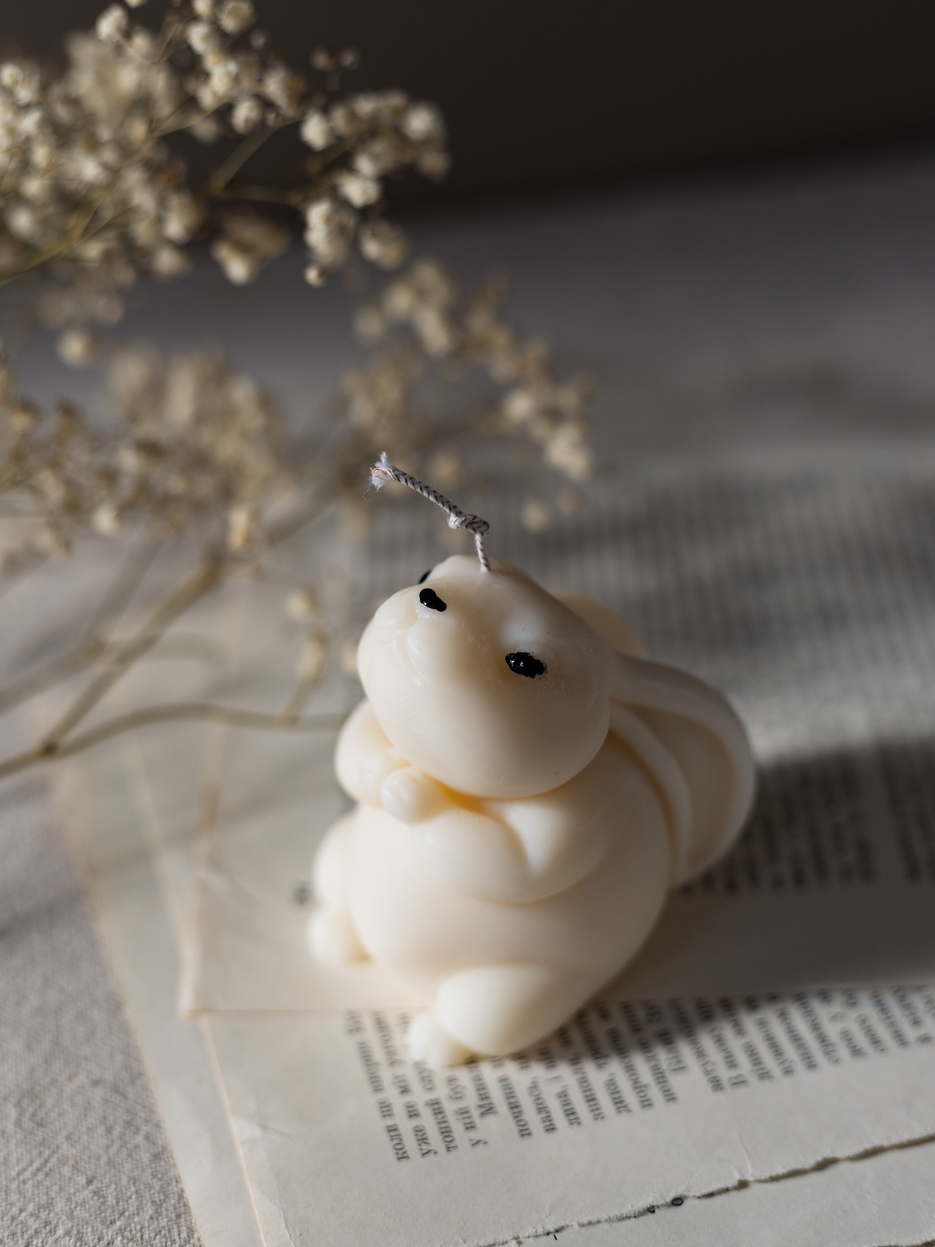 Ароматическая свеча "Весенний зайчик", аромат - Английский сад, из натурального оливкового воска Candle Design модель 140.2012 Фото