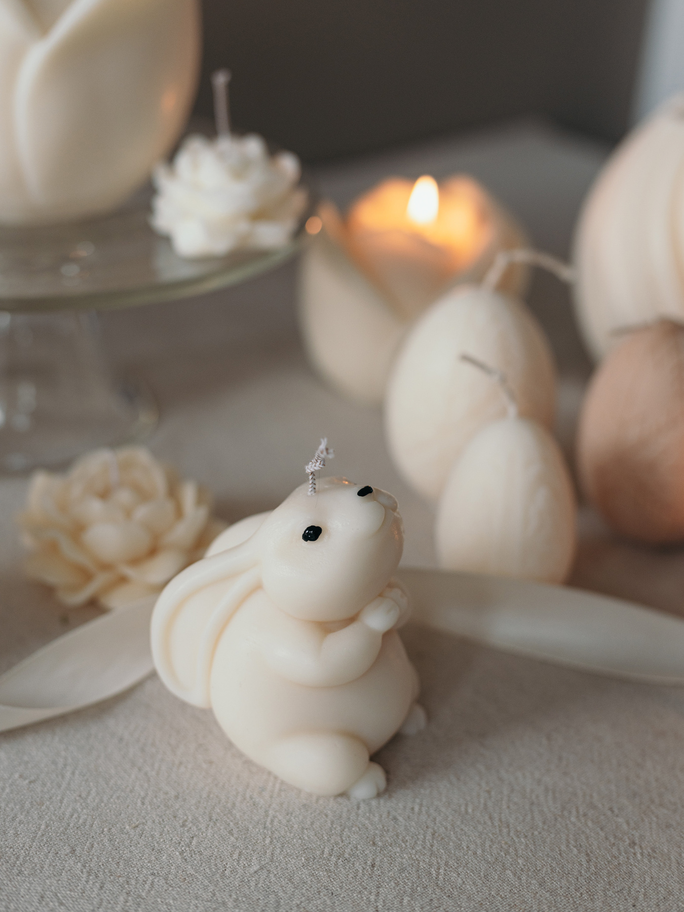 Ароматическая свеча "Весенний зайчик", аромат - Английский сад, из натурального оливкового воска Candle Design модель 140.2012 Фото