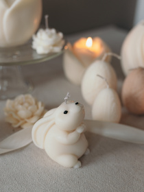 Ароматическая свеча "Весенний зайчик", аромат - Английский сад, из натурального оливкового воска Candle Design модель 140.2012 Фото