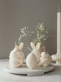 Аромасвеча "Зайчонок с сердечком", аромат - Орхидея и морская соль, из натурального оливкового воска Candle Design модель 140.2011 Фото