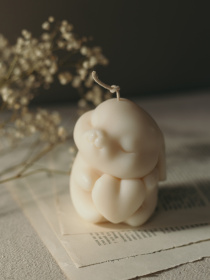 Аромасвеча "Зайчонок с сердечком", аромат - Орхидея и морская соль, из натурального оливкового воска Candle Design модель 140.2011 Фото