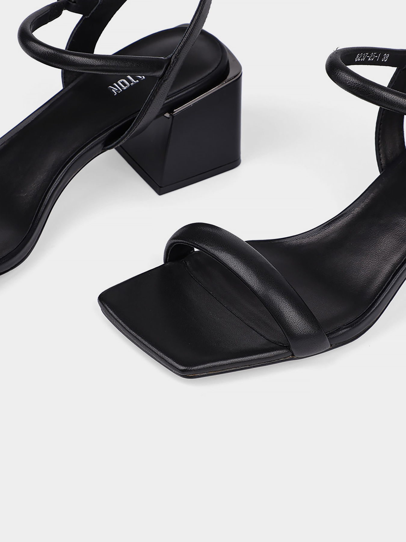 Босоніжки MIRATON модель 8237-25-1 Фото