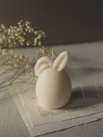 Ароматическая свеча "Ушастое яйцо зайка", аромат - Бренди-груша, из натурального оливкового воска Candle Design модель 170.2005 Фото