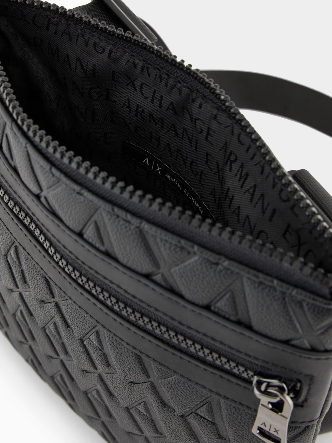 Сумки Armani Exchange модель XM000579-AF12133-UC001 Фото