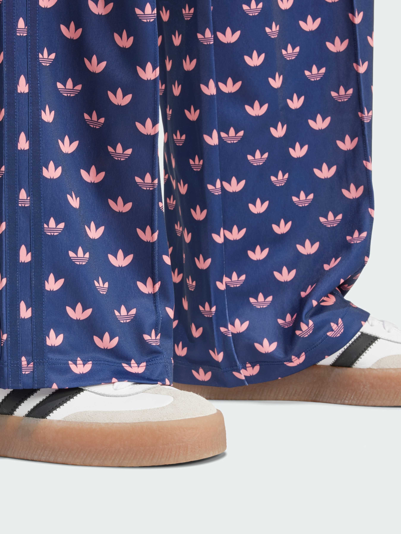 Штани повсякденні Adidas Graphics модель IY0326 Фото