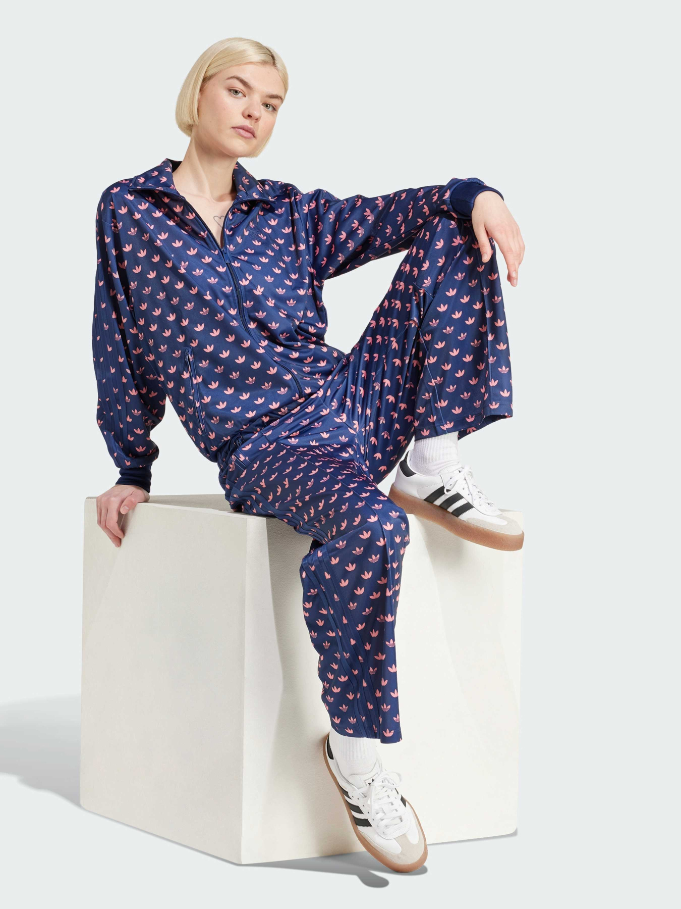 Повсякденні штани Adidas Graphics модель IY0326 Фото