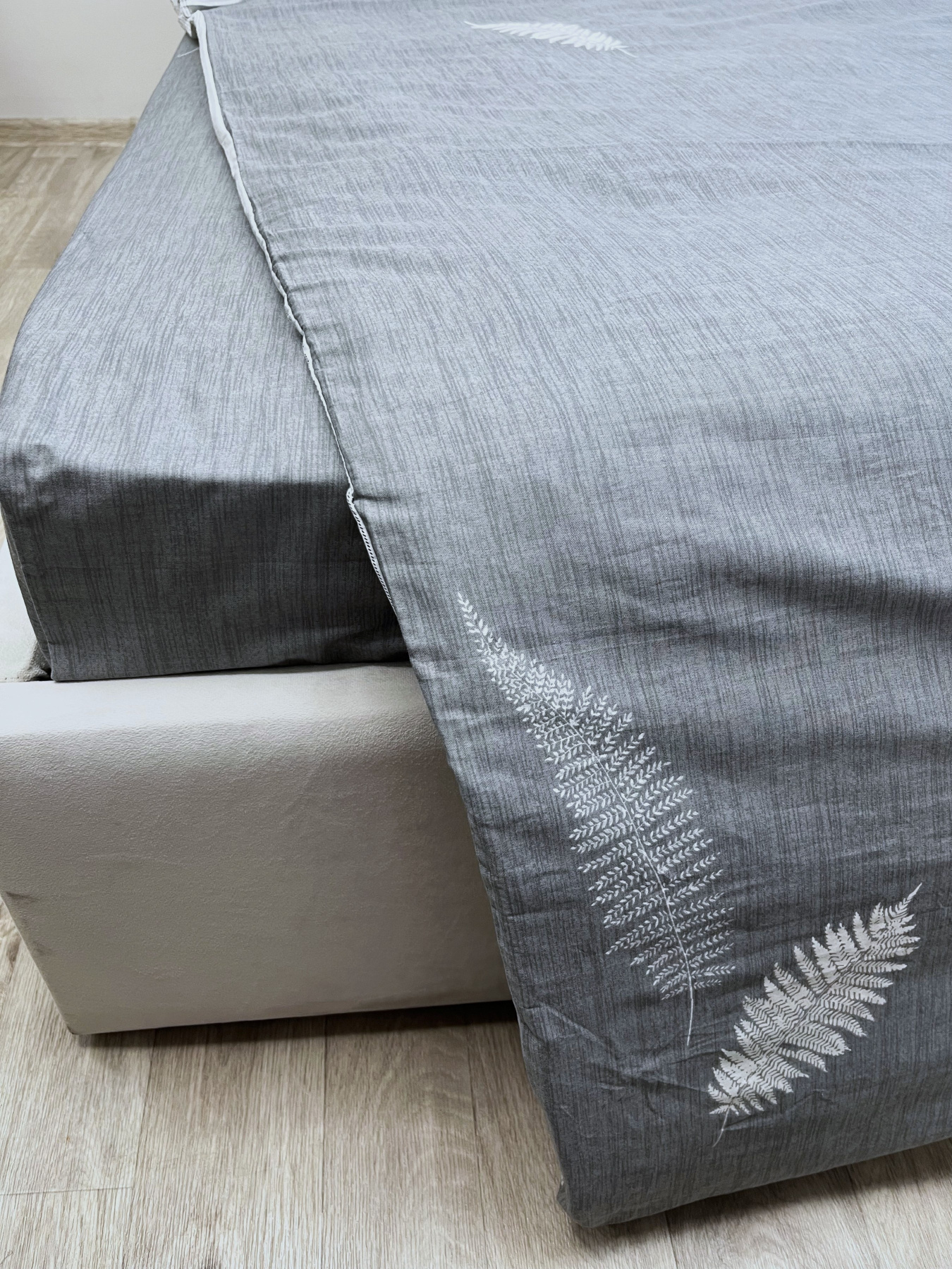 Комплект постельного белья двусторонний светло-серый с листьями папоротника Ecotton модель 23349 Фото