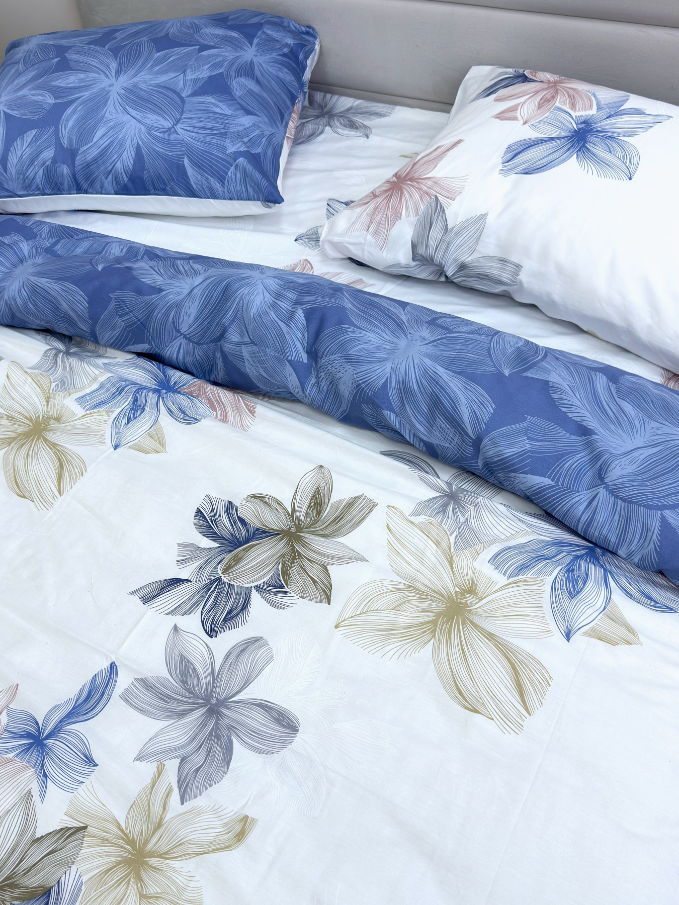 Комплект постільної білизни двосторонній з ніжними блакитними Квітами Ecotton модель 23347 Фото