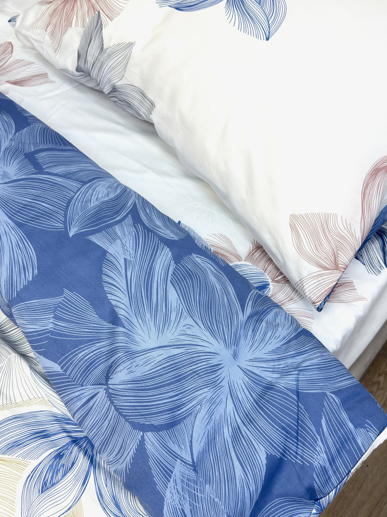 Комплект постельного белья двусторонний с нежными голубыми Цветами Ecotton модель 23347 Комплект постельного белья двусторонний с нежными голубыми Цветами Ecotton модель 23347 Фото