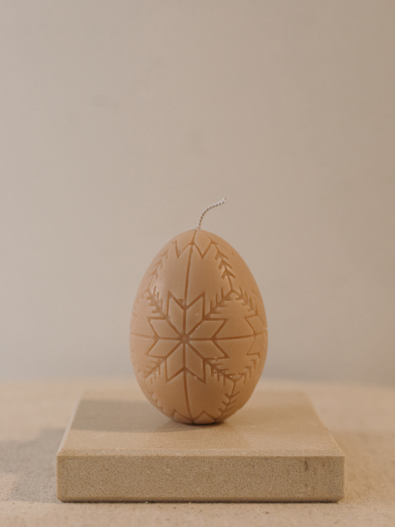 Великодня аромасвічка "Крашанка", аромат "Wassail (глінтвейн)", з натурального оливкового воску Candle Design модель 170.2001 Фото