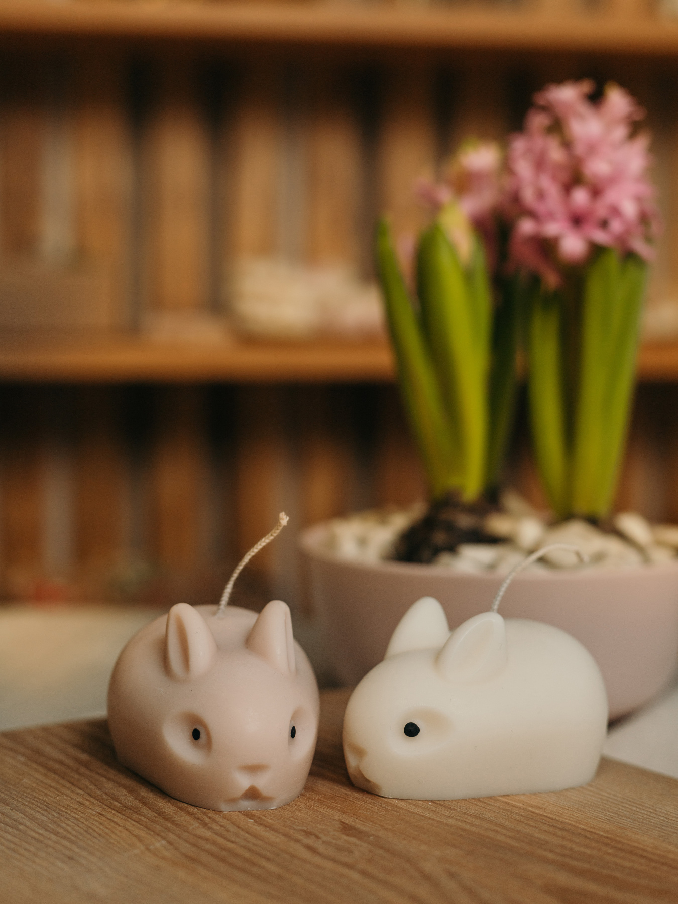 Аромасвічка "Кролик" , аромат - "Банановий хліб", з натурального оливкового воску Candle Design модель 140.2007 Фото