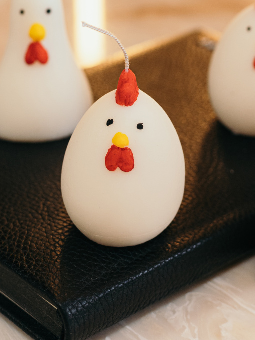 Ароматична свічка "Курочка", аромат - "Бренді-груша", з натурального оливкового воску Candle Design модель 140.2020 Фото